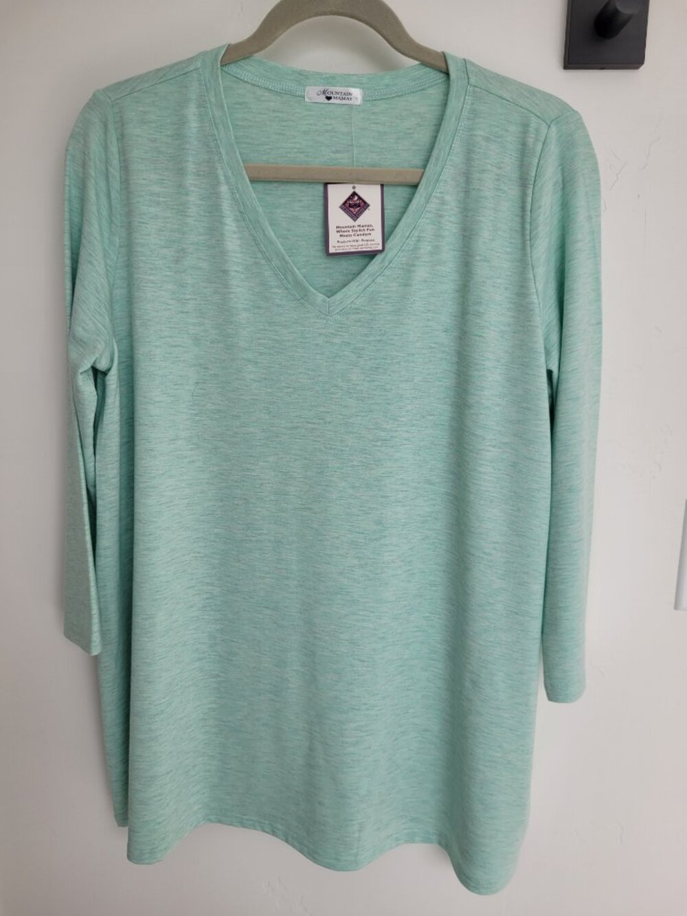 Mountain Mama's NWT Flowy Top Sz L/XL